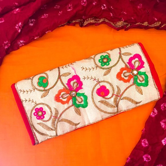 Indian Cream Handmade Wallet - Picture 4 of 10